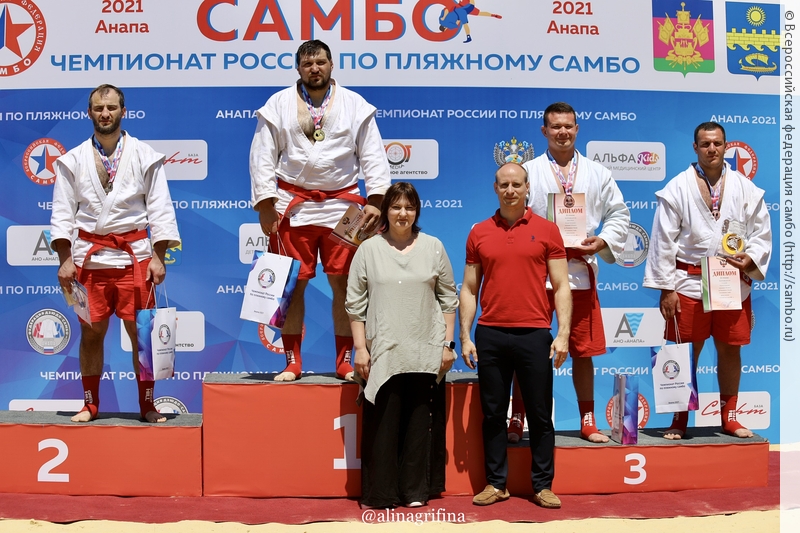 Артур Хапцев стал первым в истории чемпионом России по пляжному самбо