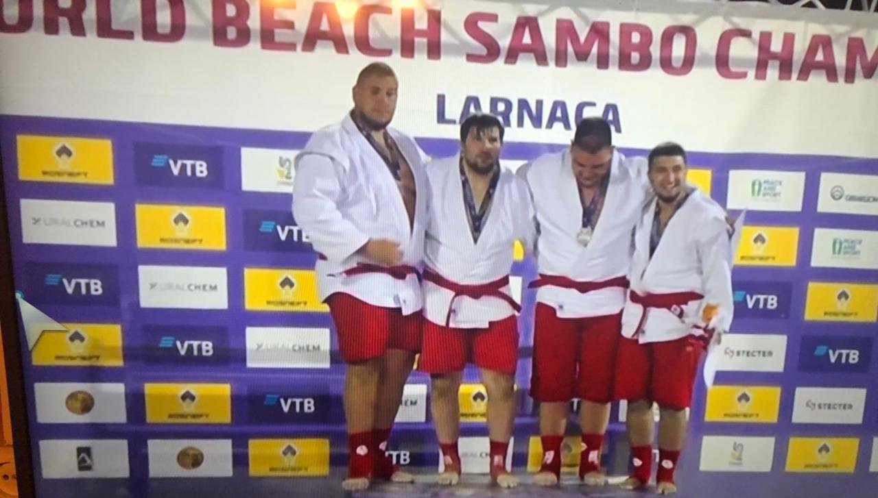 Артур Хапцев выиграл первый в истории чемпионат мира по пляжному самбо